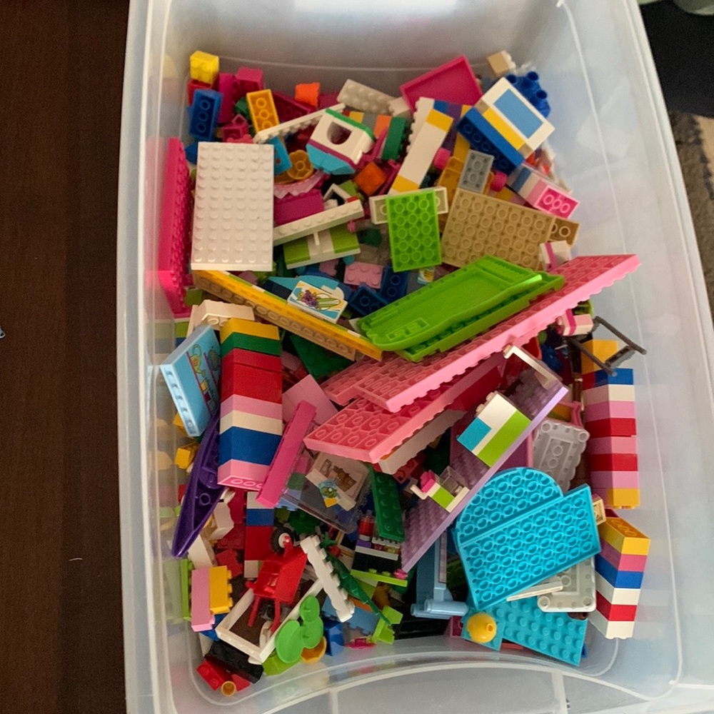 Miscellaneous lego pieces